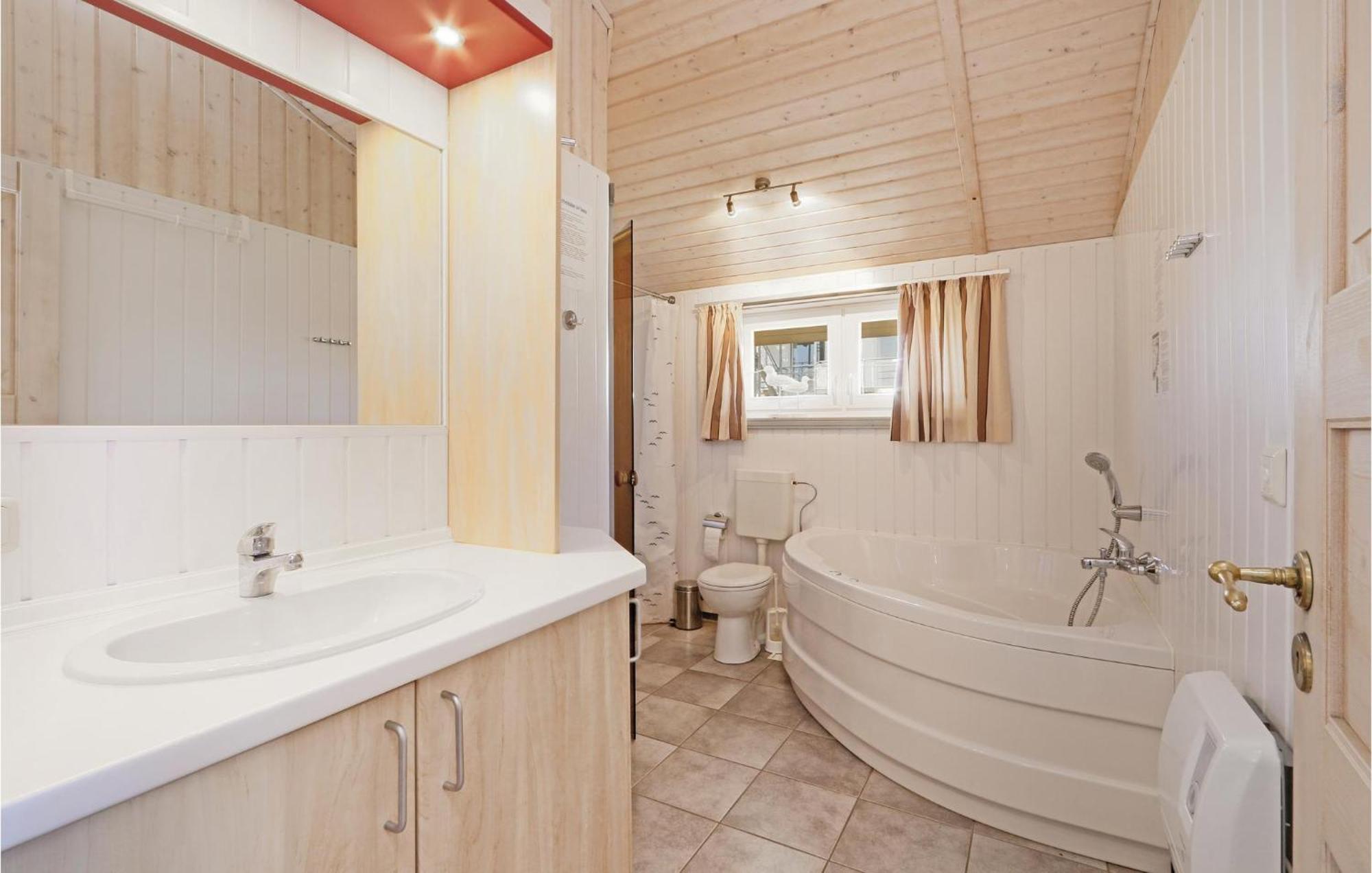 2 Bedroom Nice Home In Рехлин Екстериор снимка